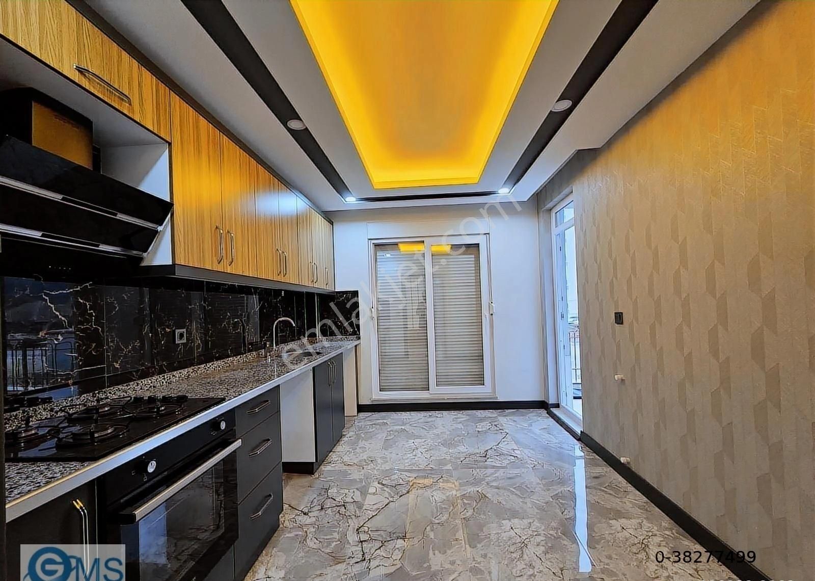 V.karşıyaka Mah.de 3+1 Asansörlü Arakat Havuzlu İskanlı 135m2