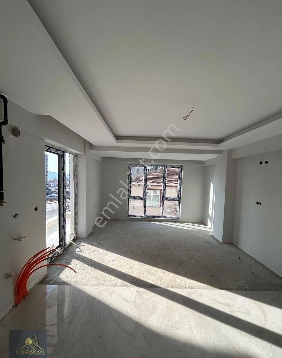 Karakaya Emlak Ofisinden Şehitlik Mahallesi 2+1 Yerden Isıtmalı Full Yapılı Satılık Daire