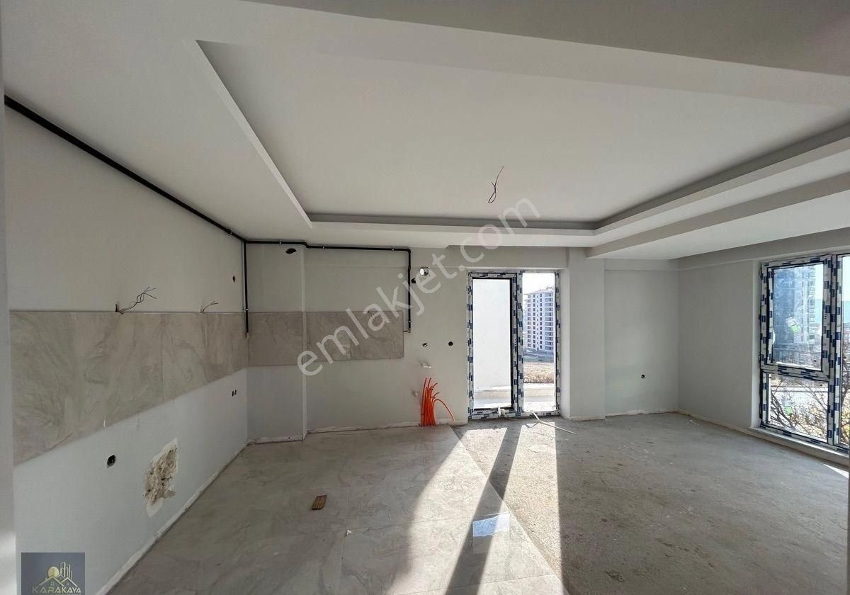 Karakaya Emlak Ofisinden Şehitlik Mahallesi 2+1 Yerden Isıtmalı Full Yapılı Satılık Daire - Görsel 4