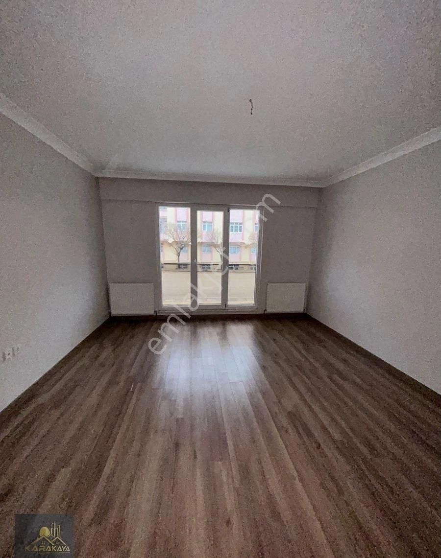 Şehitlik Mahallesi 4+1 İskanlı Oturumaz Hazır Satılık Daire - Görsel 6