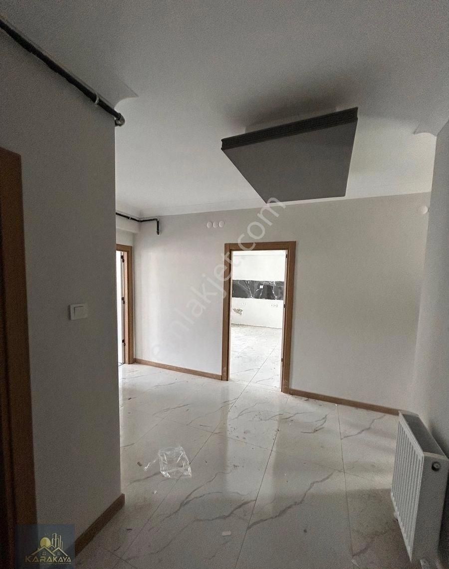 Karakayadan İstiklal Mahallesinde 3+1 Ara Kat 180m2 Satılık Full Yapılı Daire - Görsel 9