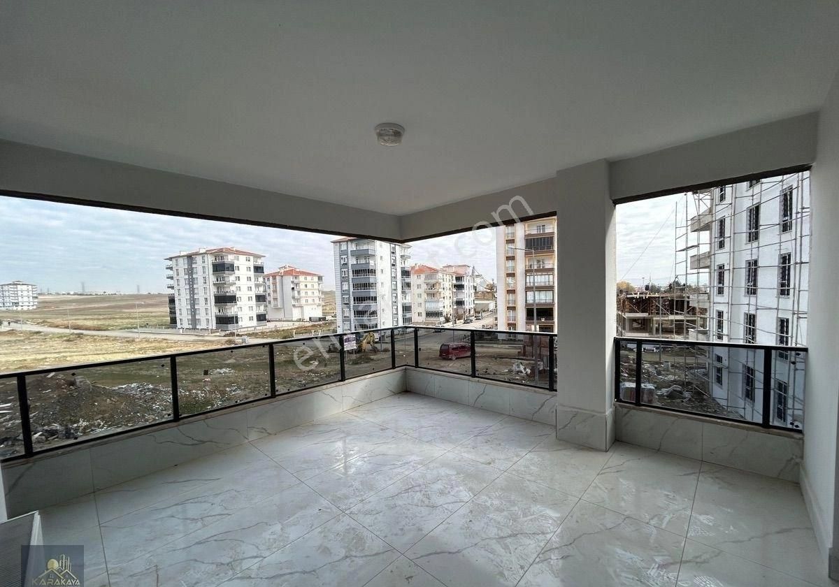 Karakayadan İstiklal Mahallesinde 3+1 Ara Kat 180m2 Satılık Full Yapılı Daire - Görsel 5