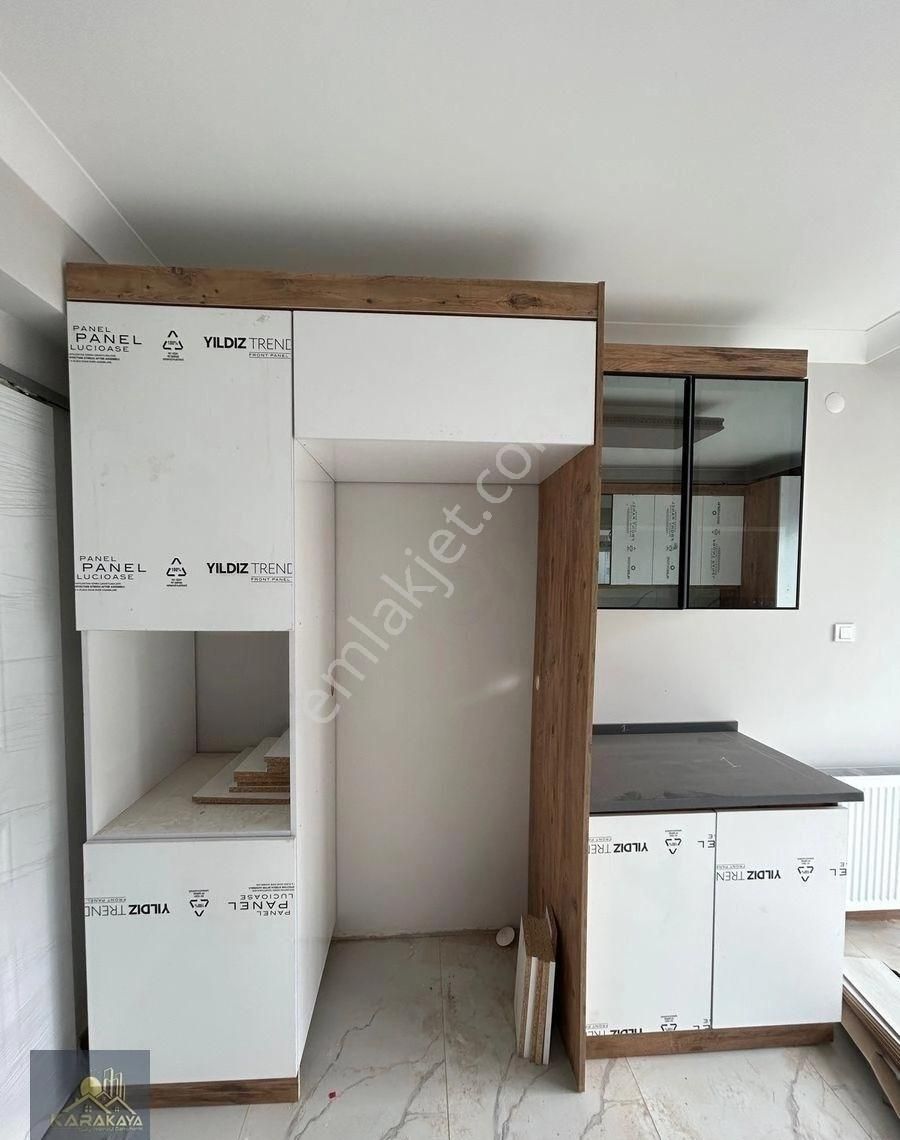 Karakayadan İstiklal Mahallesinde 3+1 Ara Kat 180m2 Satılık Full Yapılı Daire - Görsel 14