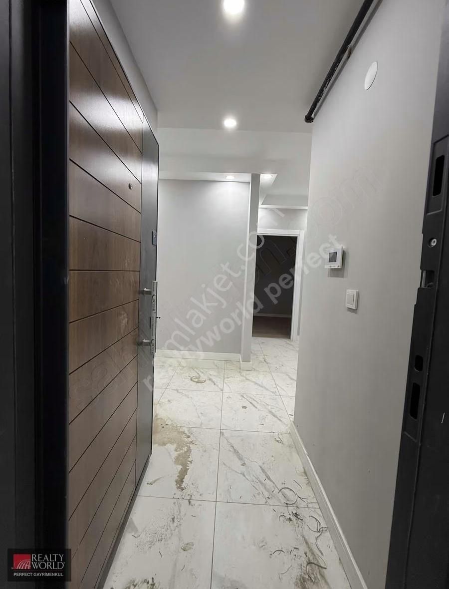 Deniz Köşklerde Yeni Binada Ara Kat 2+1 Daire