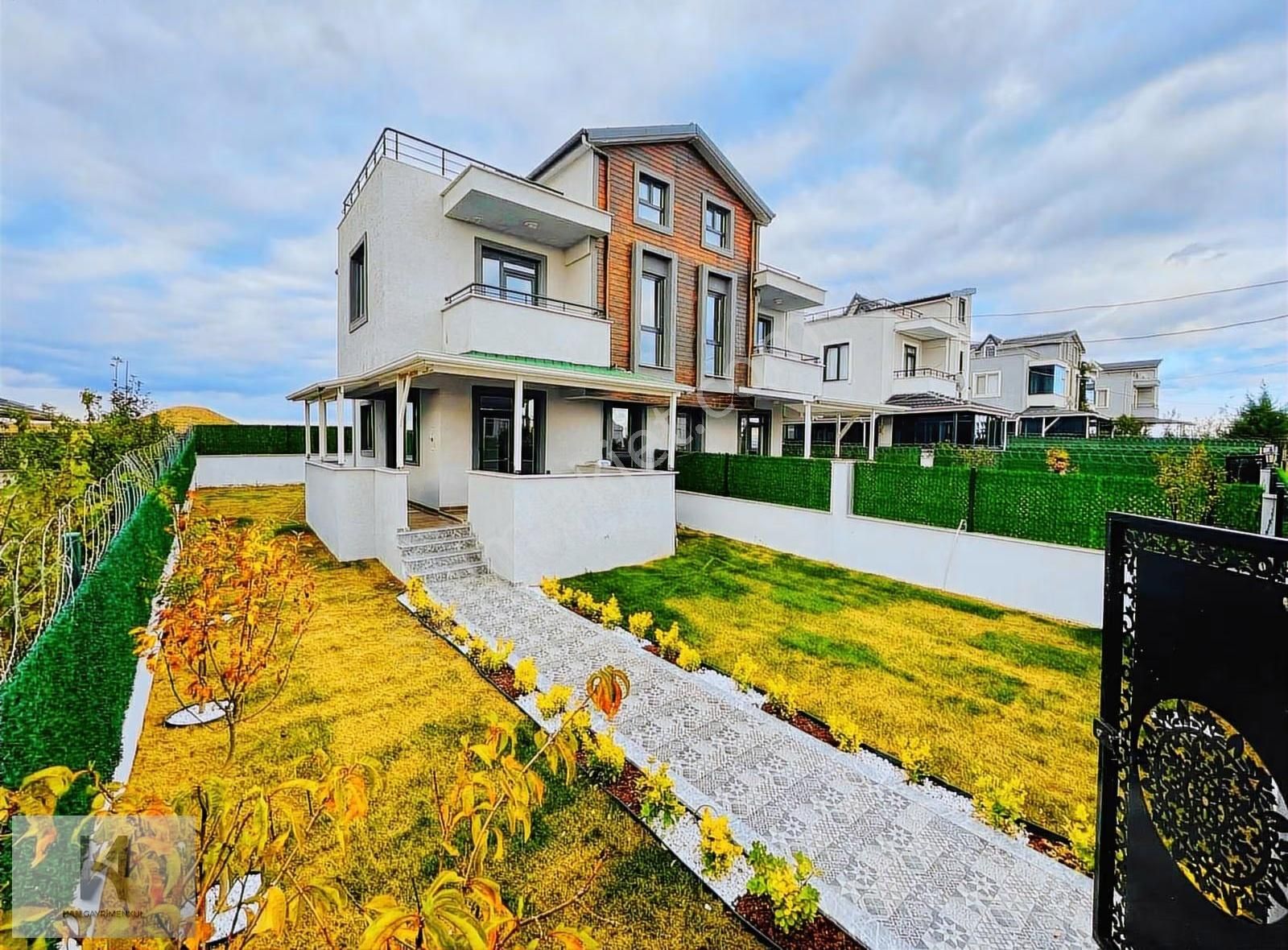 ▃▅▇han İnşaat▇▅▃ 5+1 Geniş Bahçeli Teraslı Verandalı Güney Cephe