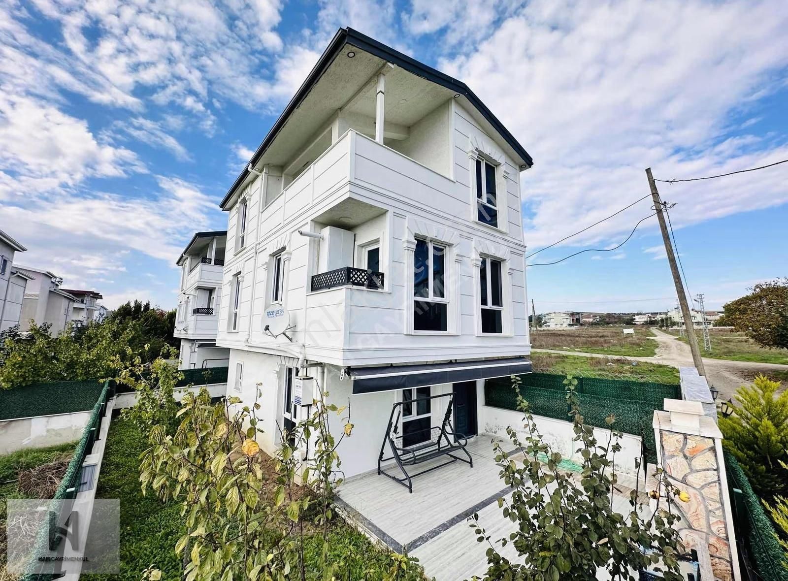 ▃▅▇han İnşaat▇▅▃ Yola Cephe Müstakil Kombi P. Bağlı 5+1 Villa