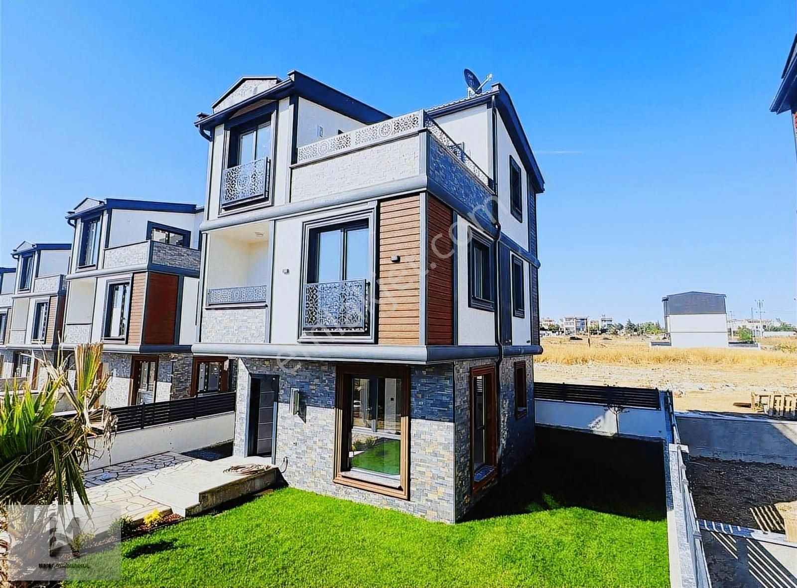 ▃▅▇han İnşaat▇▅▃deniz Tarafında Geniş Bahçeli Müstakil Villa - Görsel 15