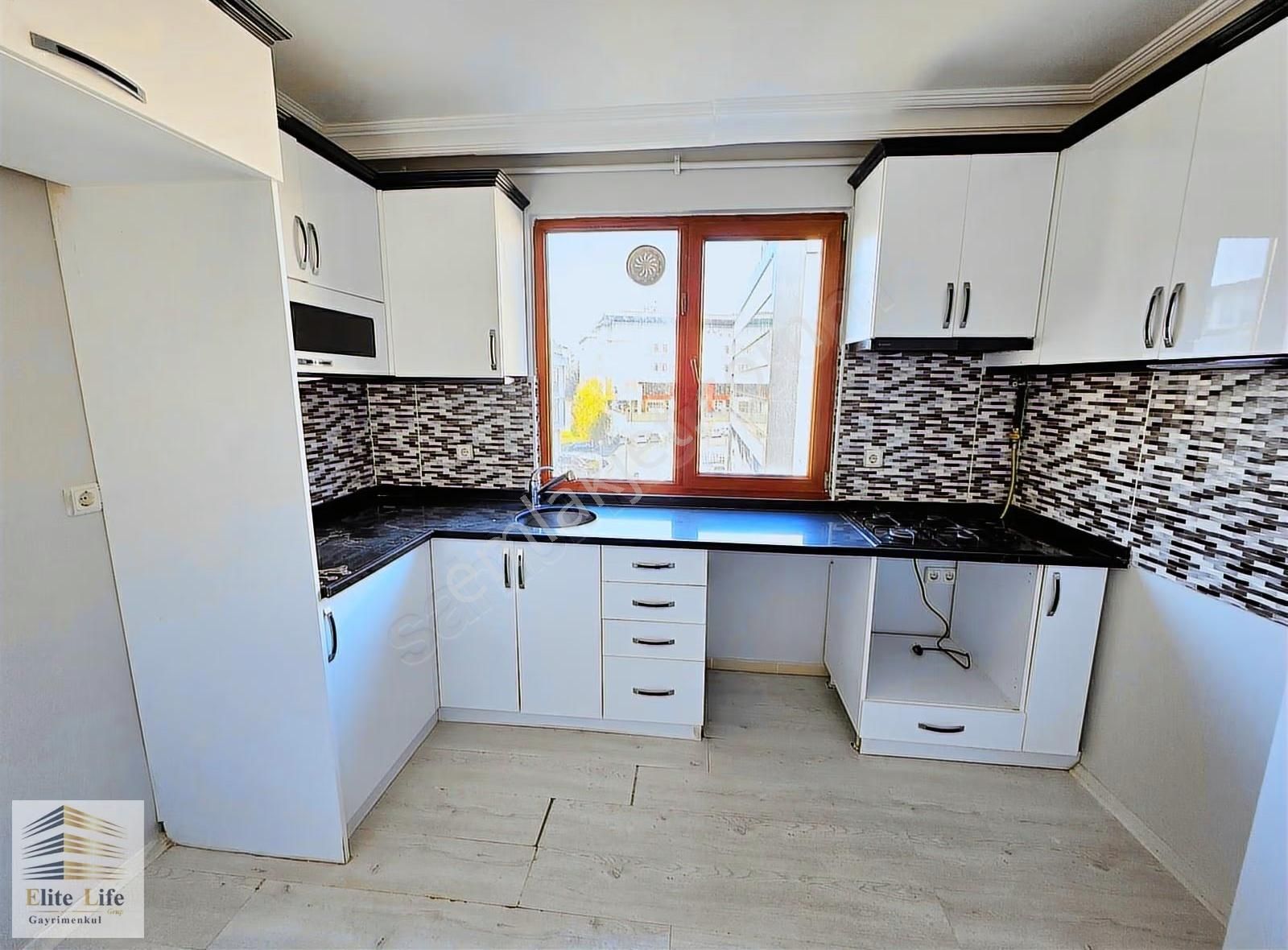 Çekmeköy Mehmet Akif Mahallesinde Merkezi Konumda 4+2 Dubleks - Görsel 2