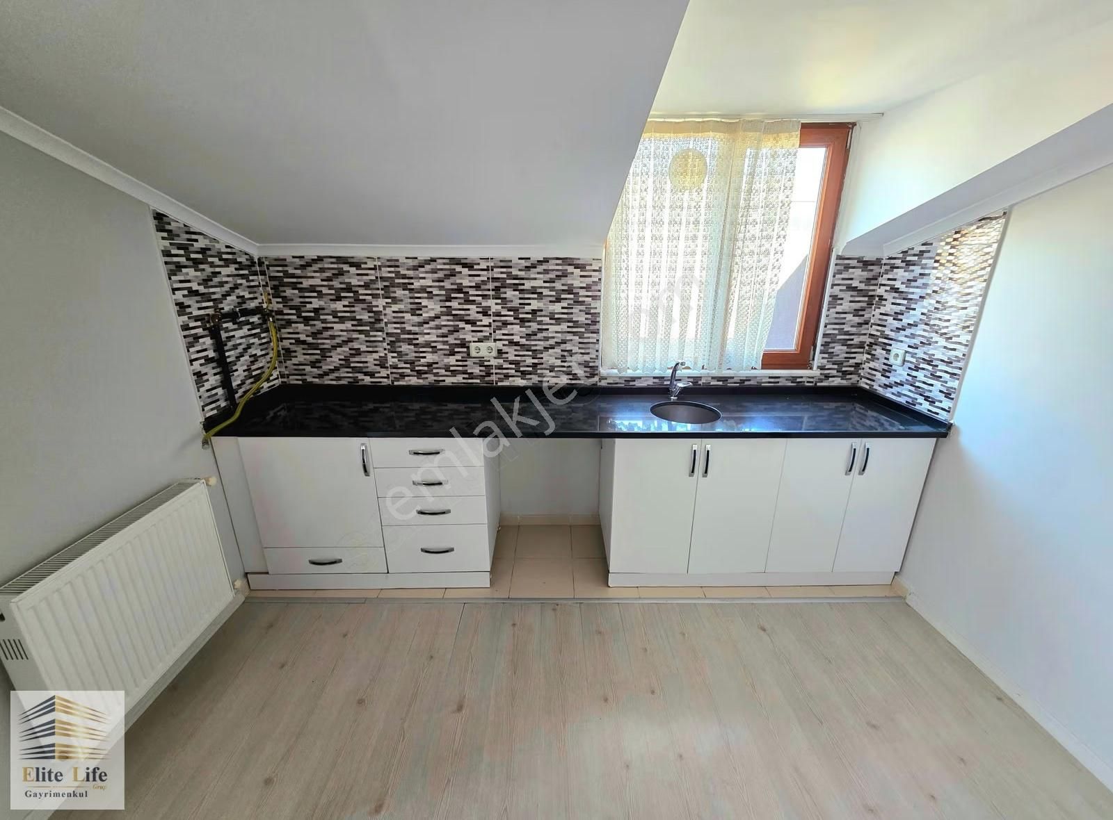 Çekmeköy Mehmet Akif Mahallesinde Merkezi Konumda 4+2 Dubleks - Görsel 12