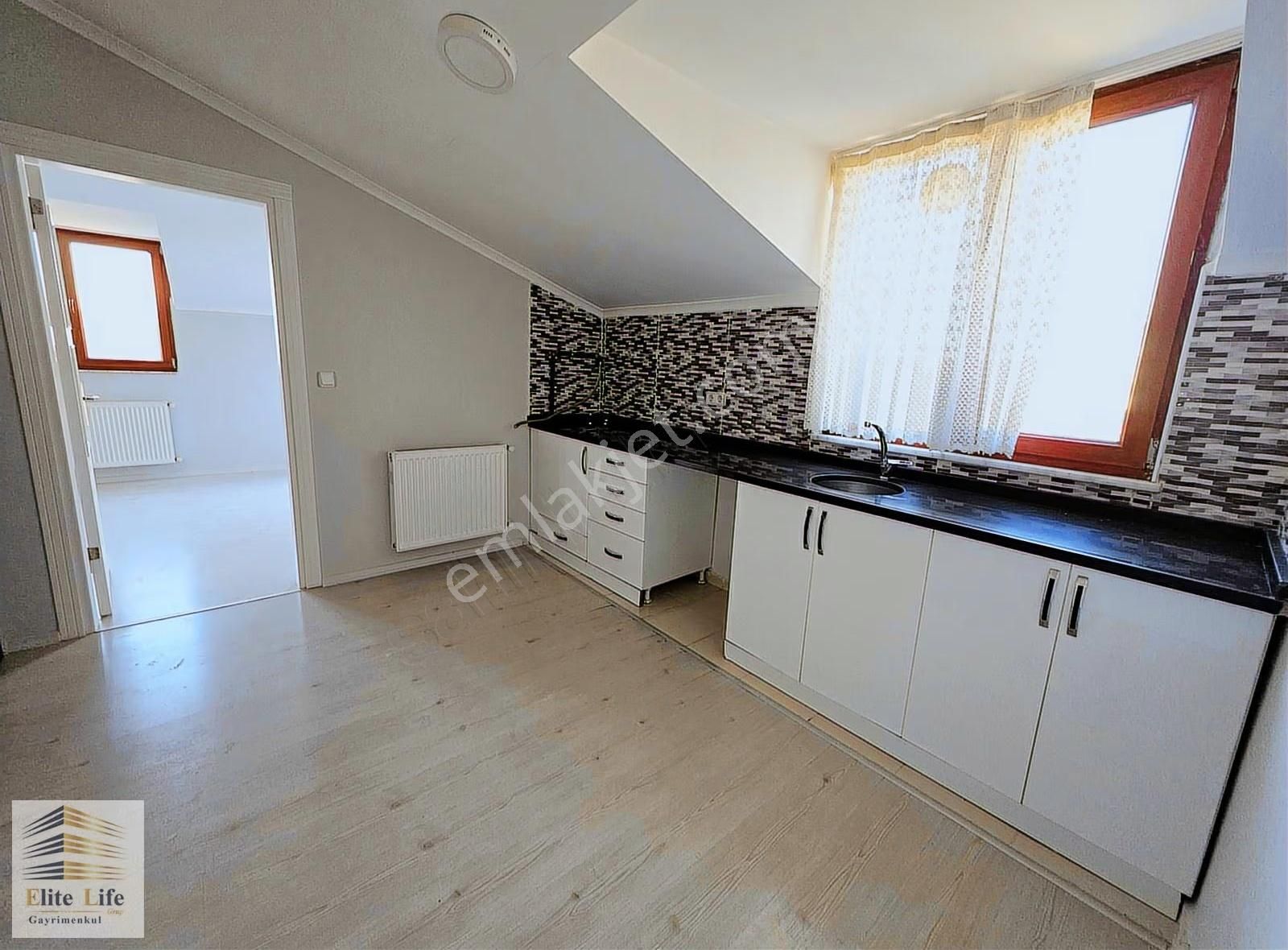 Çekmeköy Mehmet Akif Mahallesinde Merkezi Konumda 4+2 Dubleks - Görsel 3