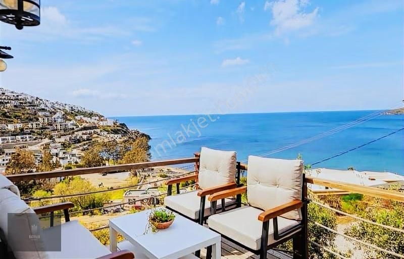 Yalıkavak Geriş'te Yıllık Kiralık Deniz Manzaralı Üst Kat Daire
