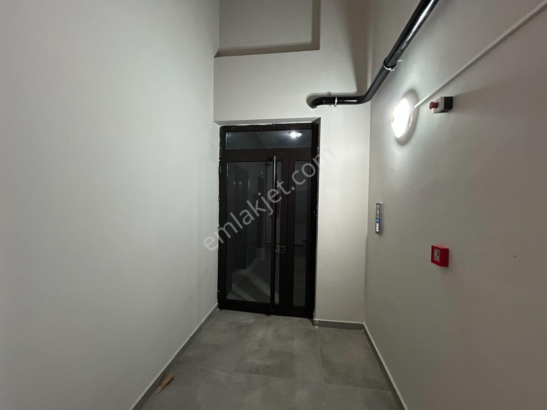 Cd Üzeri, Lüks, Eşyalı, Balkonlu, Klimalı,ara Kat 1+1 Yeni Daire - Görsel 23