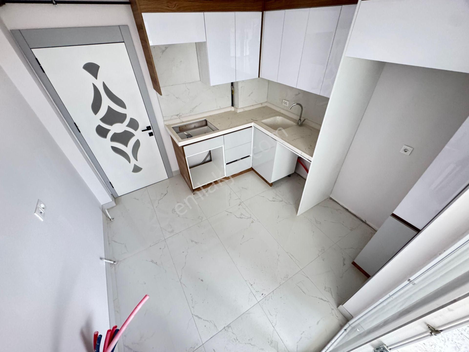 Mustafa Kemal'de Yüksek Giriş E.banyolu Giyinme Odalı Satılık 3+1 Daire