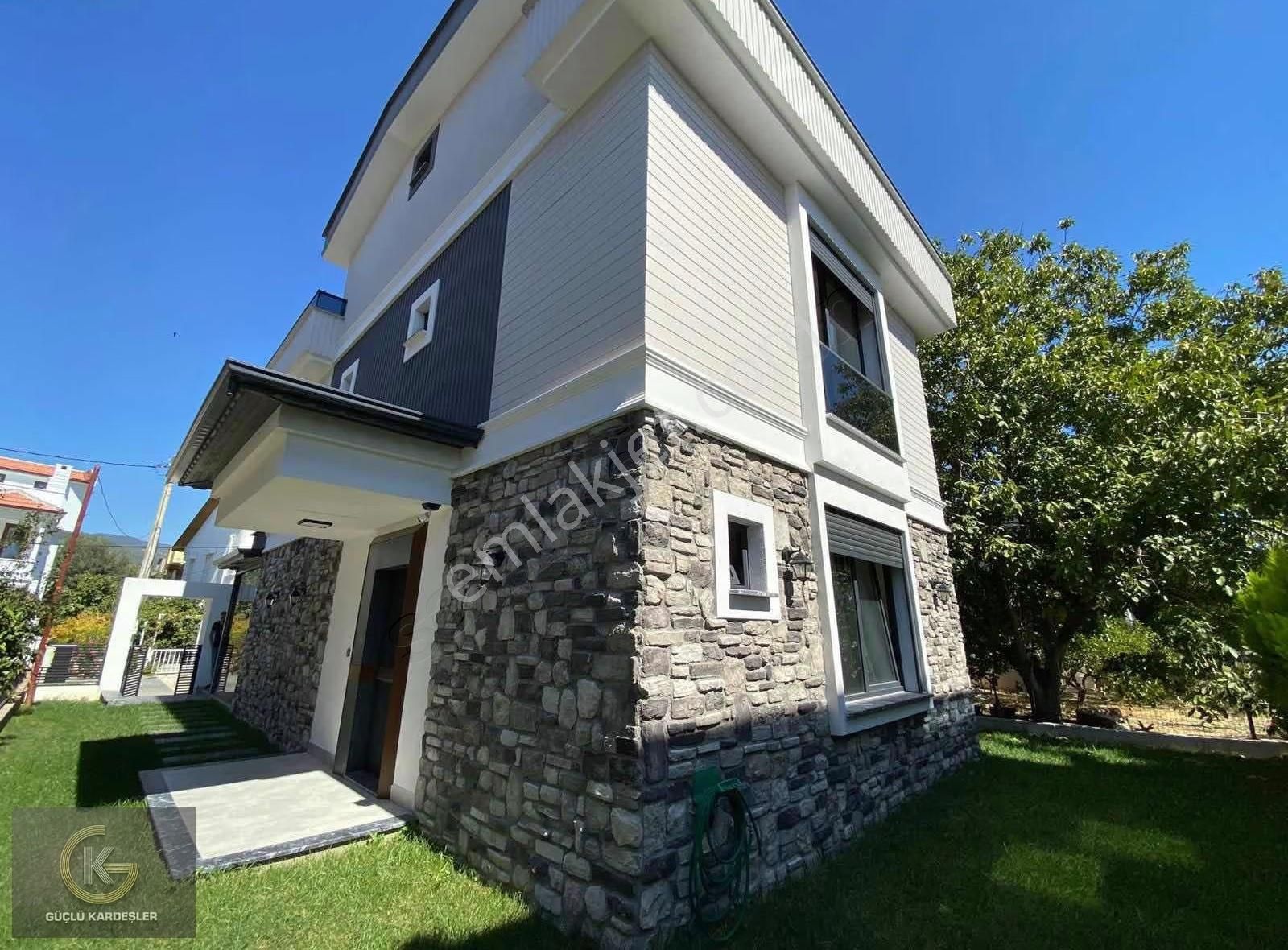 Güçlü Kardeşler Denize Sıfır Konumda 5+2 Müstakil Villa - Görsel 16