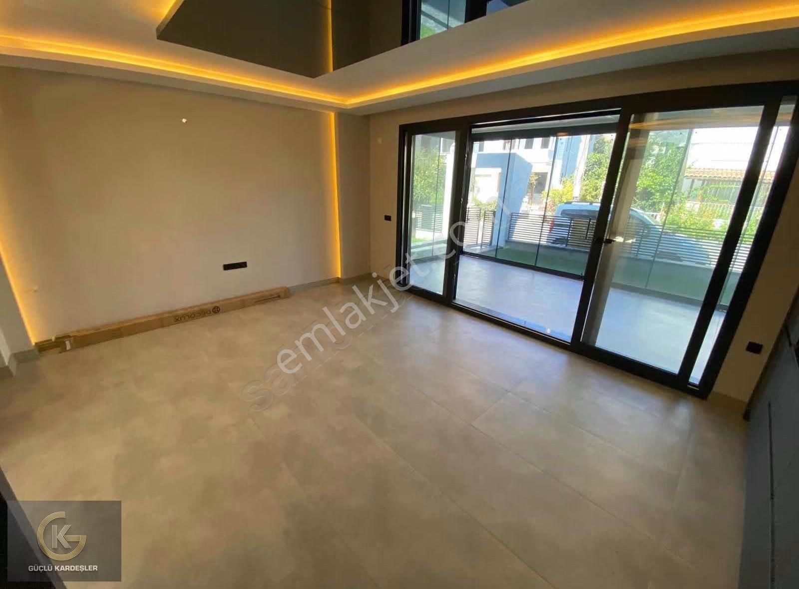 Güçlü Kardeşler Denize Sıfır Konumda 5+2 Müstakil Villa - Görsel 31