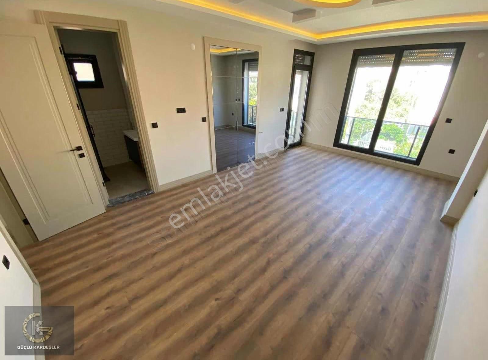 Güçlü Kardeşler Denize Sıfır Konumda 5+2 Müstakil Villa - Görsel 24