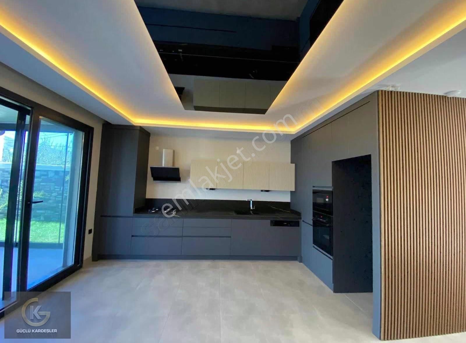Güçlü Kardeşler Denize Sıfır Konumda 5+2 Müstakil Villa - Görsel 4
