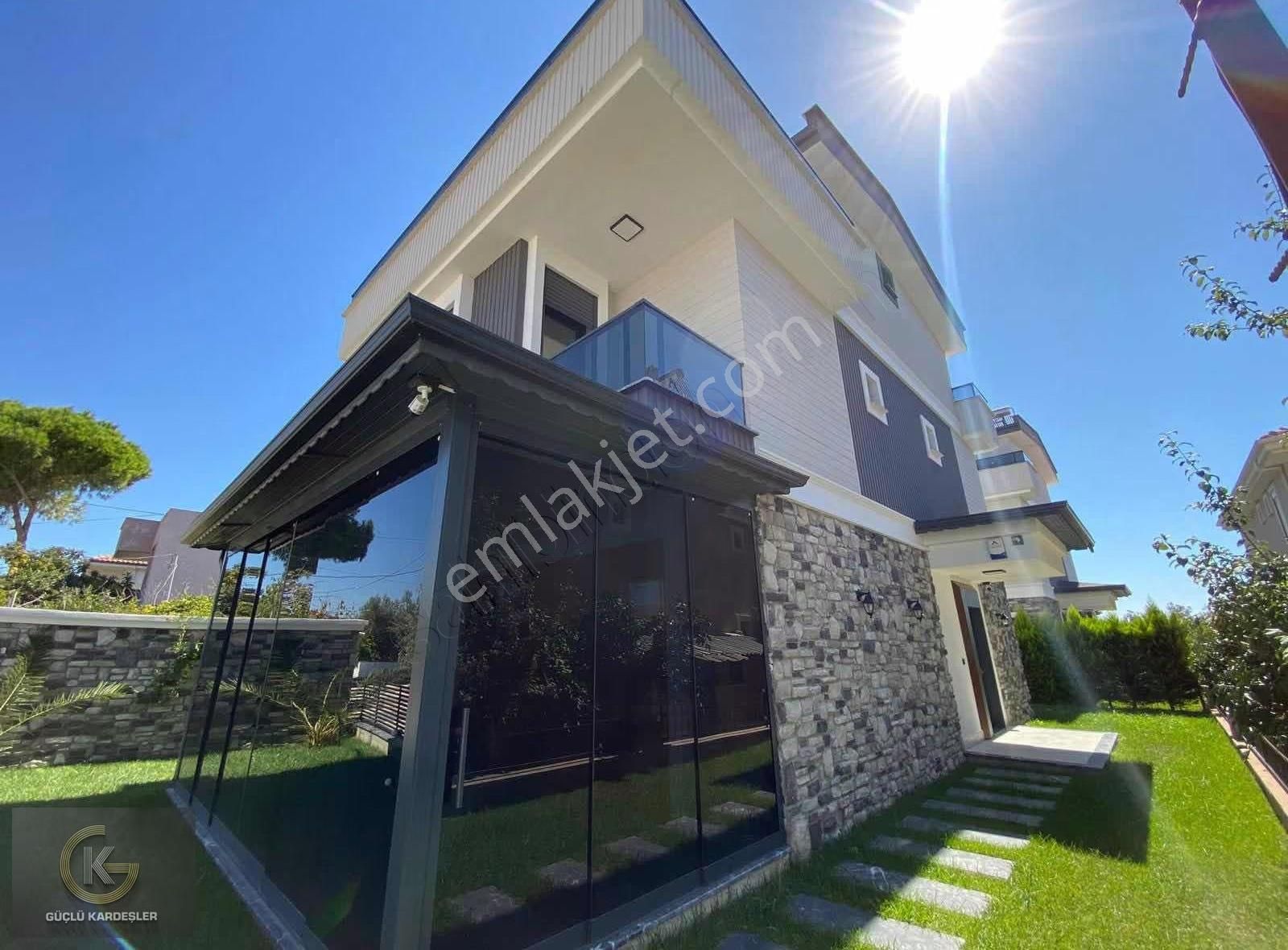 Güçlü Kardeşler Denize Sıfır Konumda 5+2 Müstakil Villa - Görsel 6