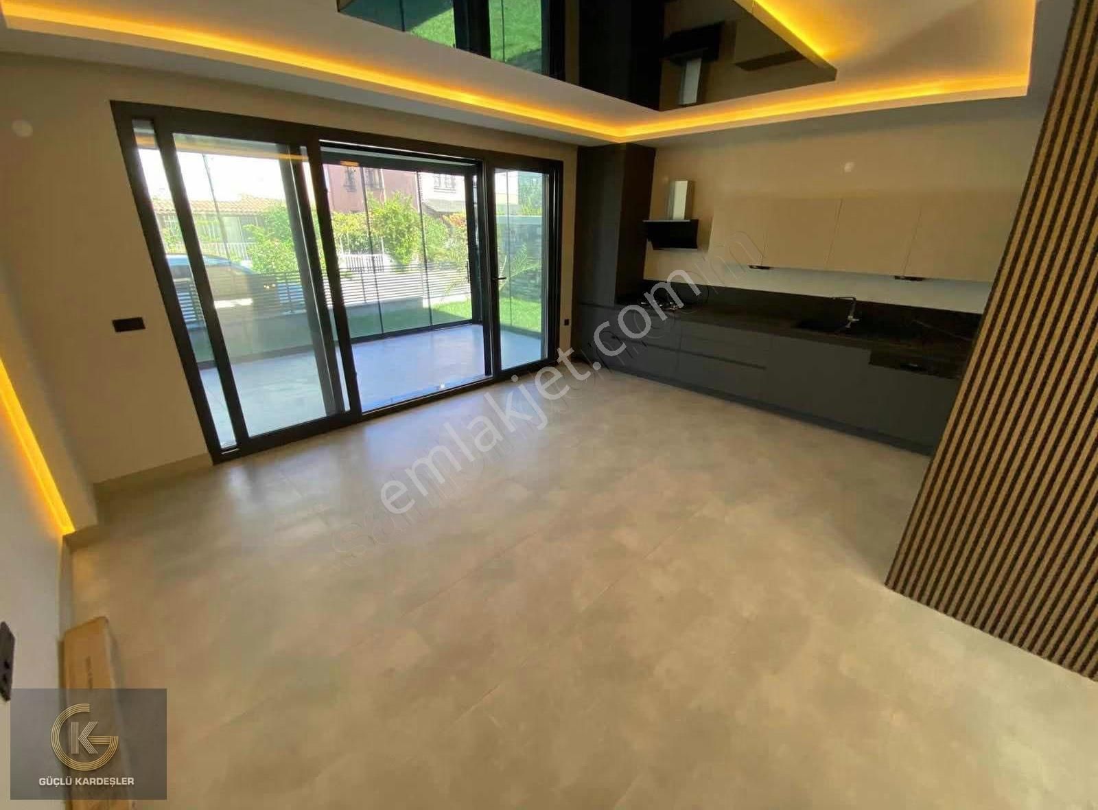 Güçlü Kardeşler Denize Sıfır Konumda 5+2 Müstakil Villa - Görsel 14