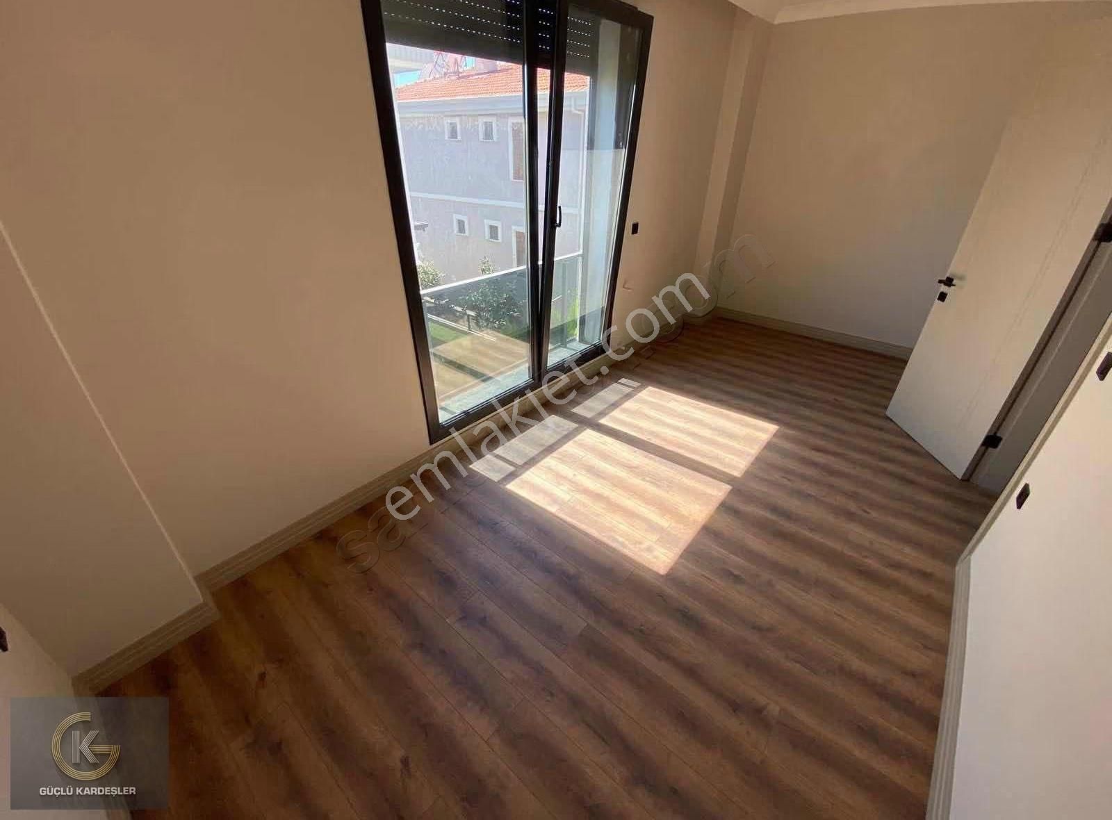 Güçlü Kardeşler Denize Sıfır Konumda 5+2 Müstakil Villa - Görsel 18