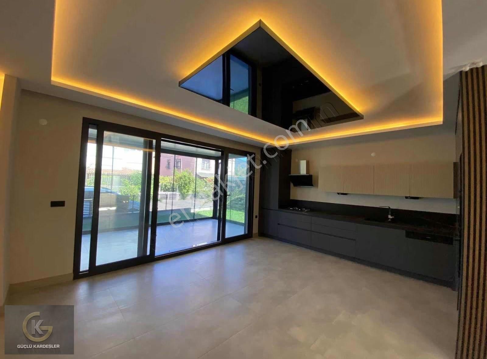 Güçlü Kardeşler Denize Sıfır Konumda 5+2 Müstakil Villa - Görsel 13