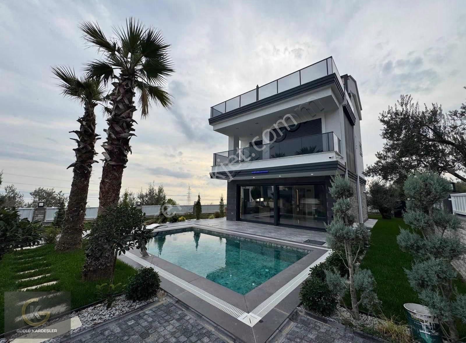 Güçlü Kardeşler Körfezin Yeni Gözdelerinden Ultra Lüks Villa - Görsel 24