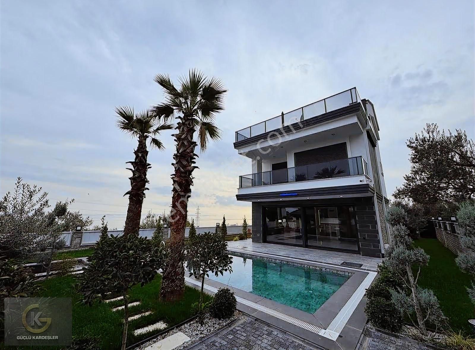 Güçlü Kardeşler Körfezin Yeni Gözdelerinden Ultra Lüks Villa - Görsel 22