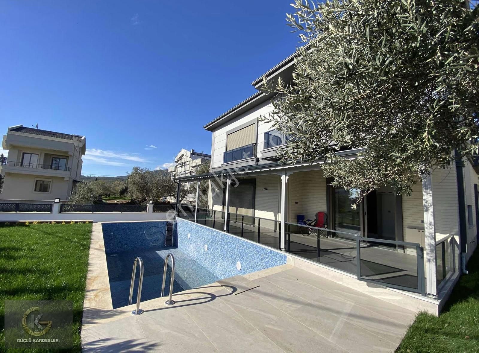 Güçlü Kardeşlerden Gürede Tam Müstakil Havuzlu Lüks Villa