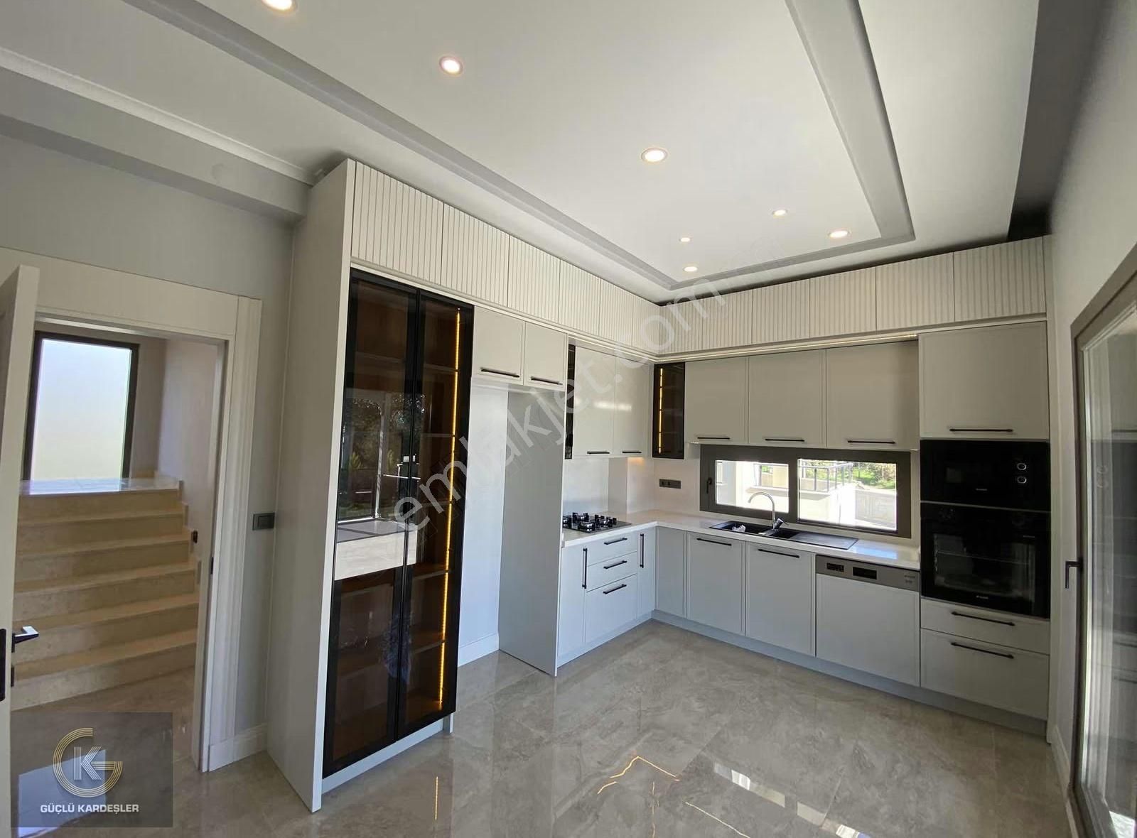 Güçlü Kardeşlerden Gürede Tam Müstakil Havuzlu Lüks Villa - Görsel 8