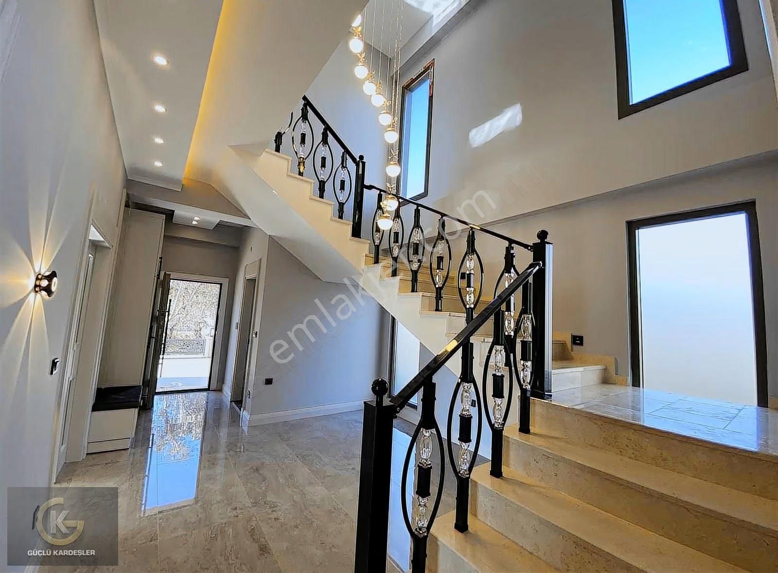 Güçlü Kardeşlerden Gürede Tam Müstakil Havuzlu Lüks Villa - Görsel 19