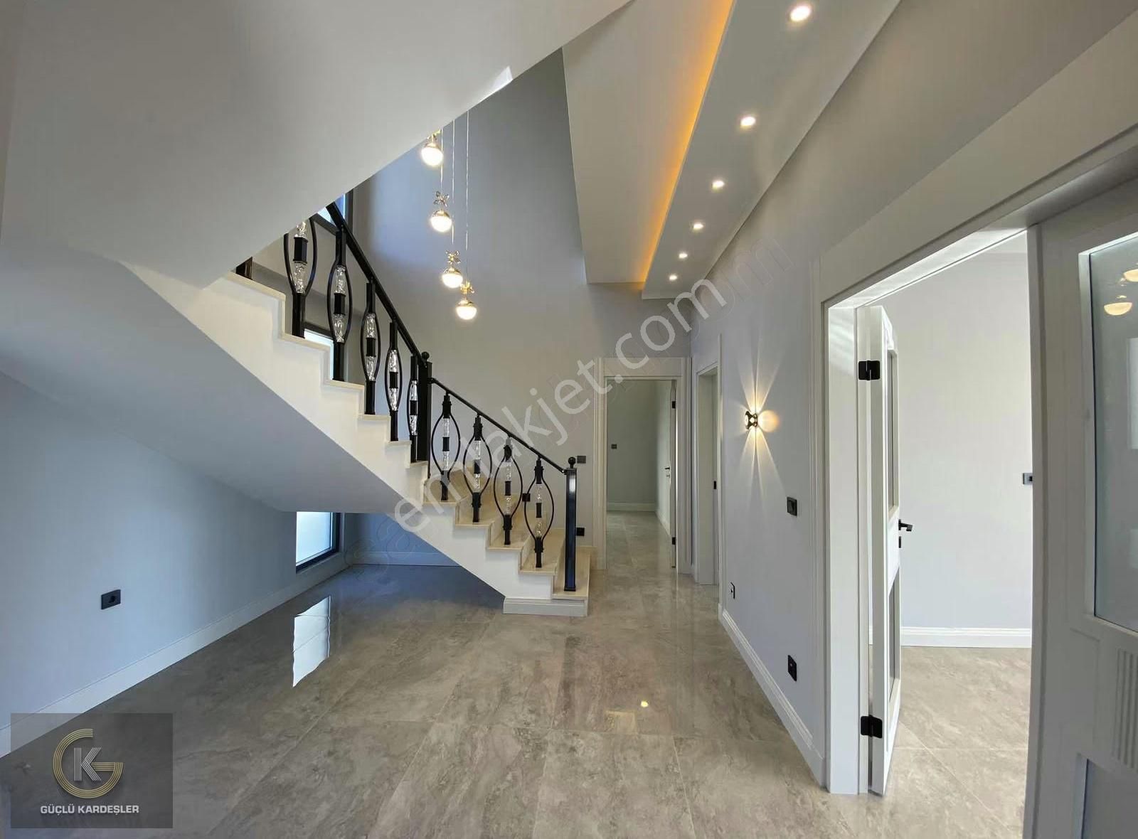 Güçlü Kardeşlerden Gürede Tam Müstakil Havuzlu Lüks Villa - Görsel 3