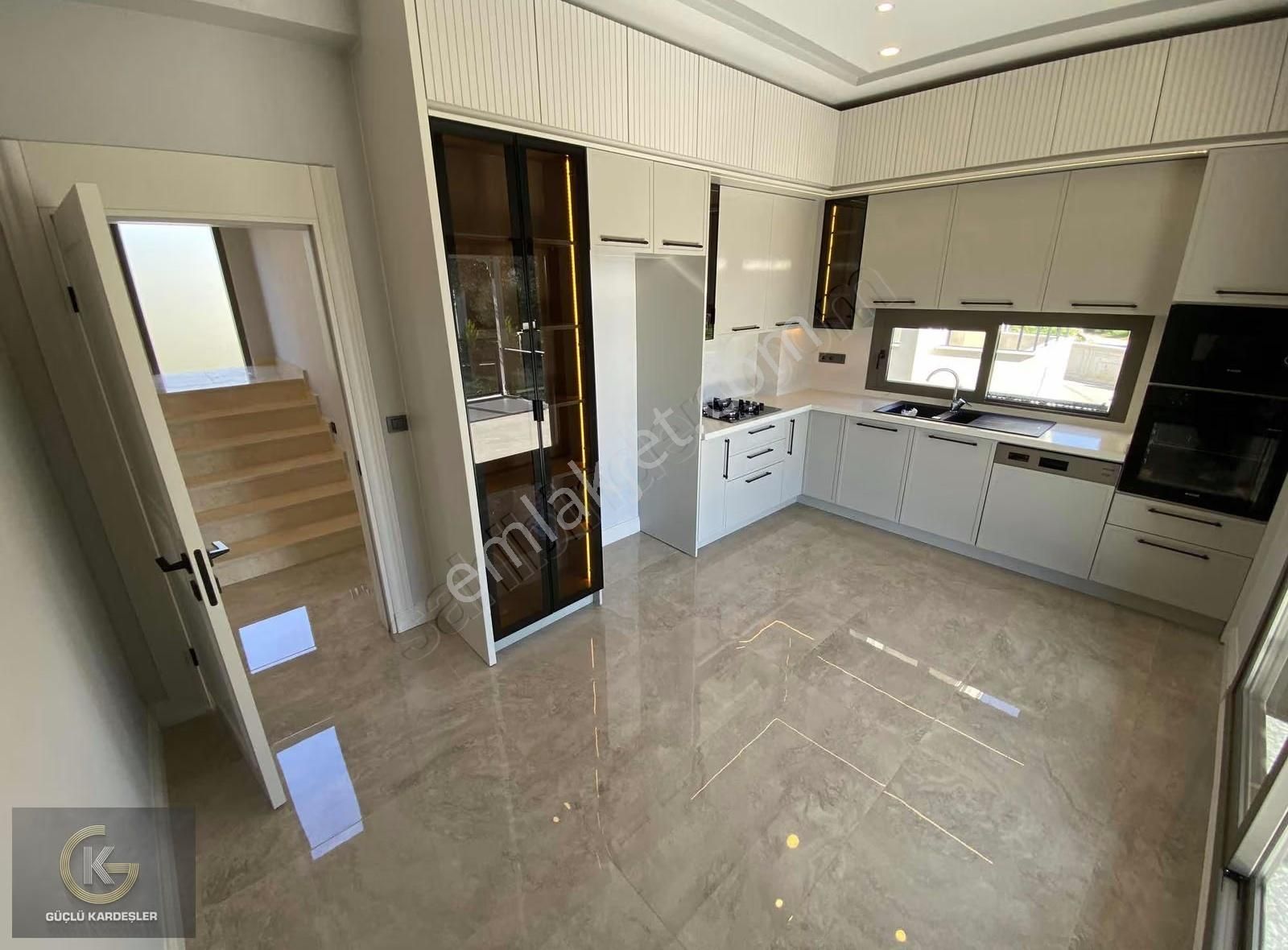 Güçlü Kardeşlerden Gürede Tam Müstakil Havuzlu Lüks Villa - Görsel 34