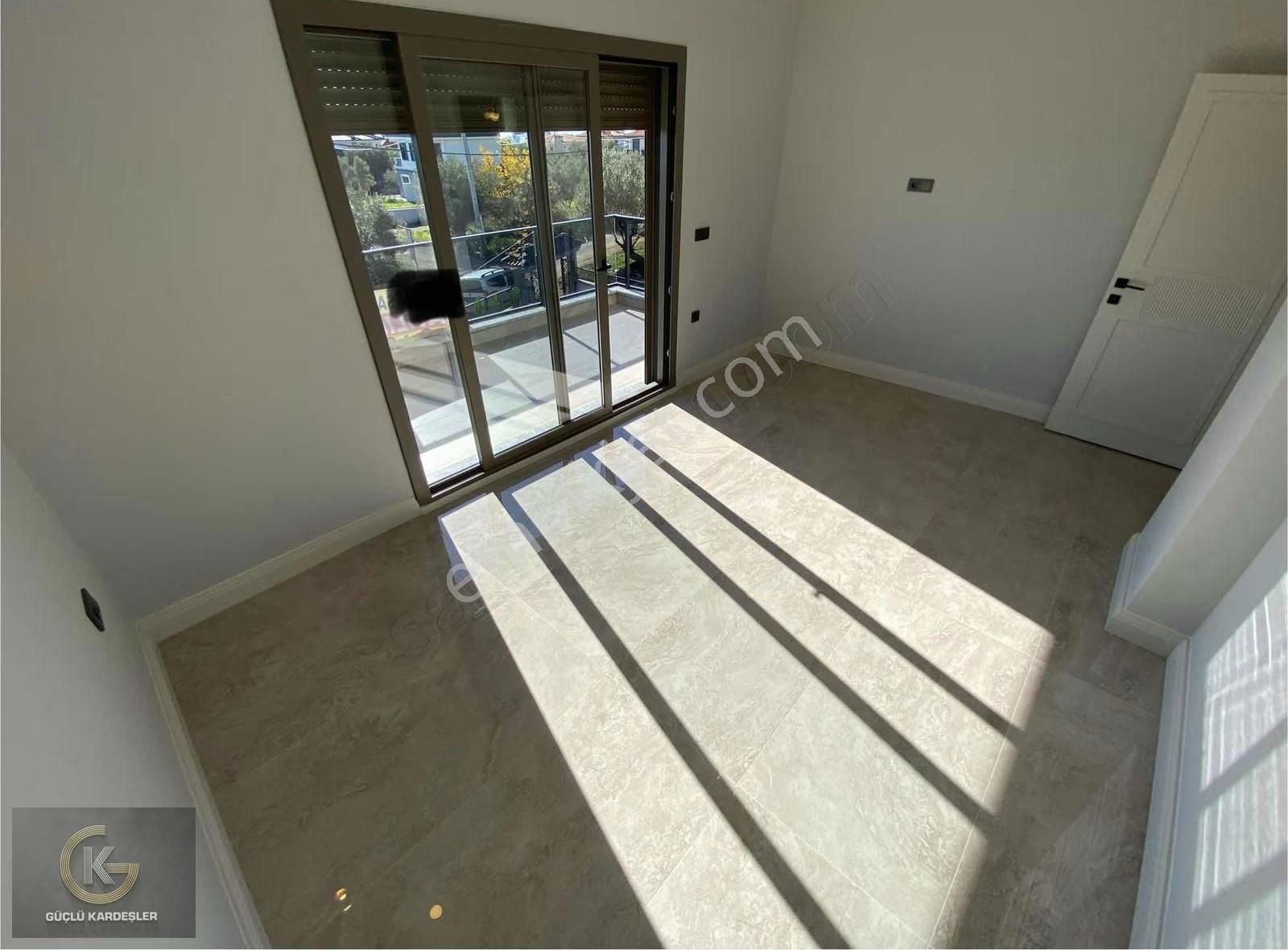 Güçlü Kardeşlerden Gürede Tam Müstakil Havuzlu Lüks Villa - Görsel 31