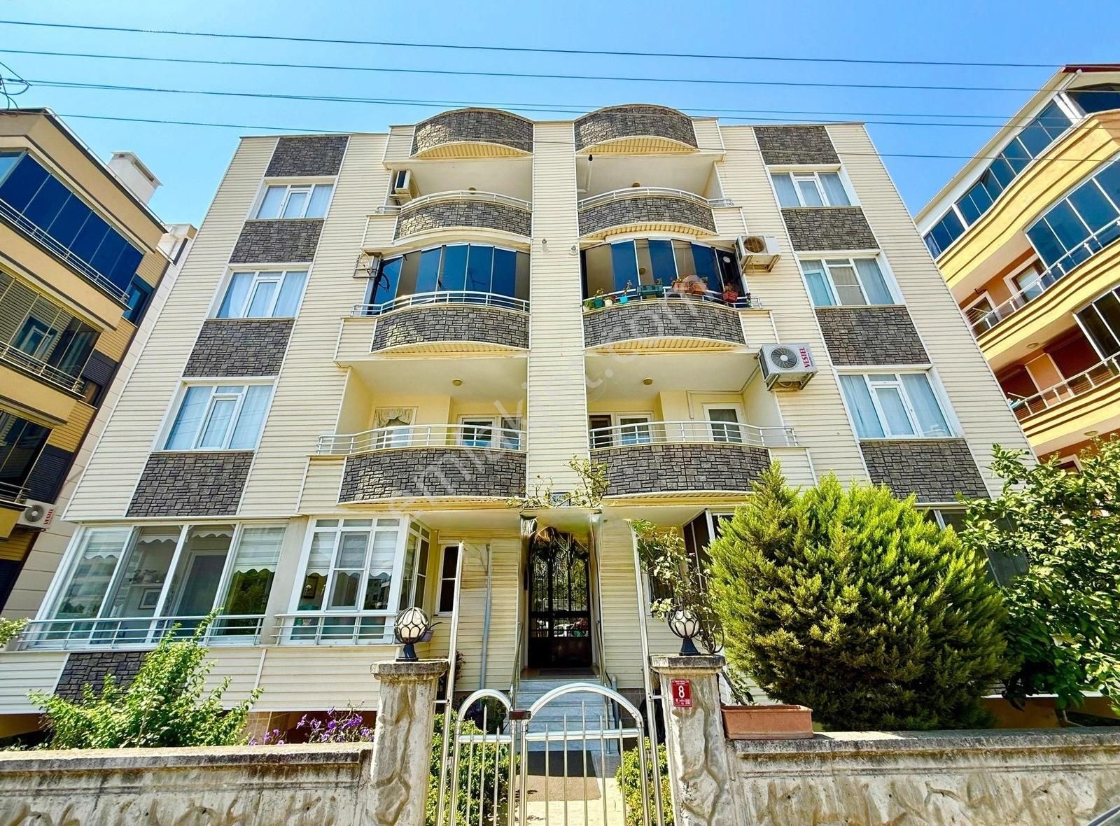 Parladan Altınkumun Kalbinde 2+1 Doğalgaz Kombili Ön Cephe Daire