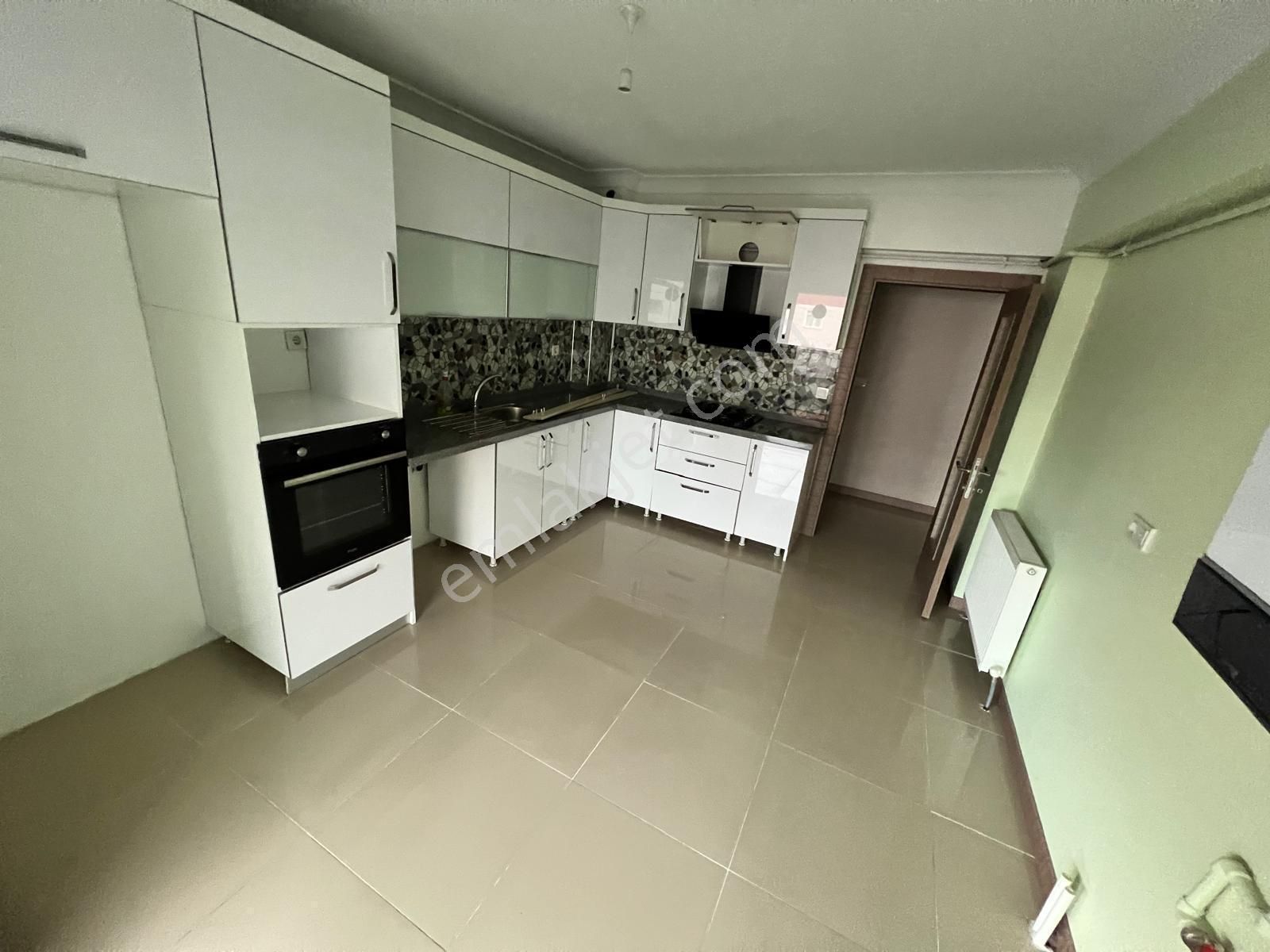 Emlak Danışmanım'dan Pınarbaşı Mah. 3+1 130m2 Güvenlikli Sitede Kiralık Daire