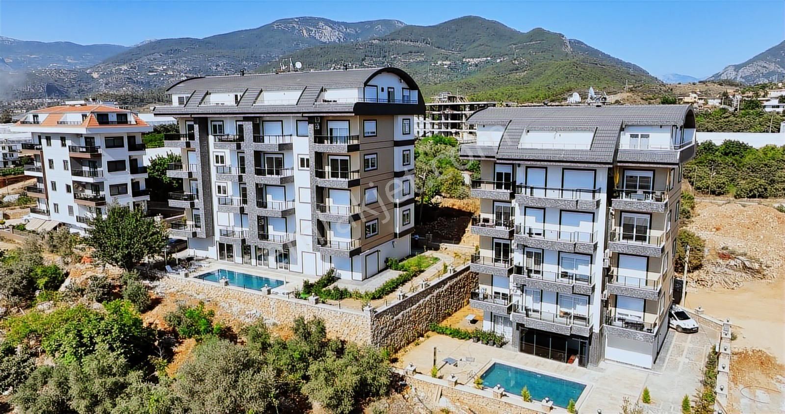 Alanya Oba Bal Lıfe Sitesinde Eşyalı 1+1 Satılık Daire