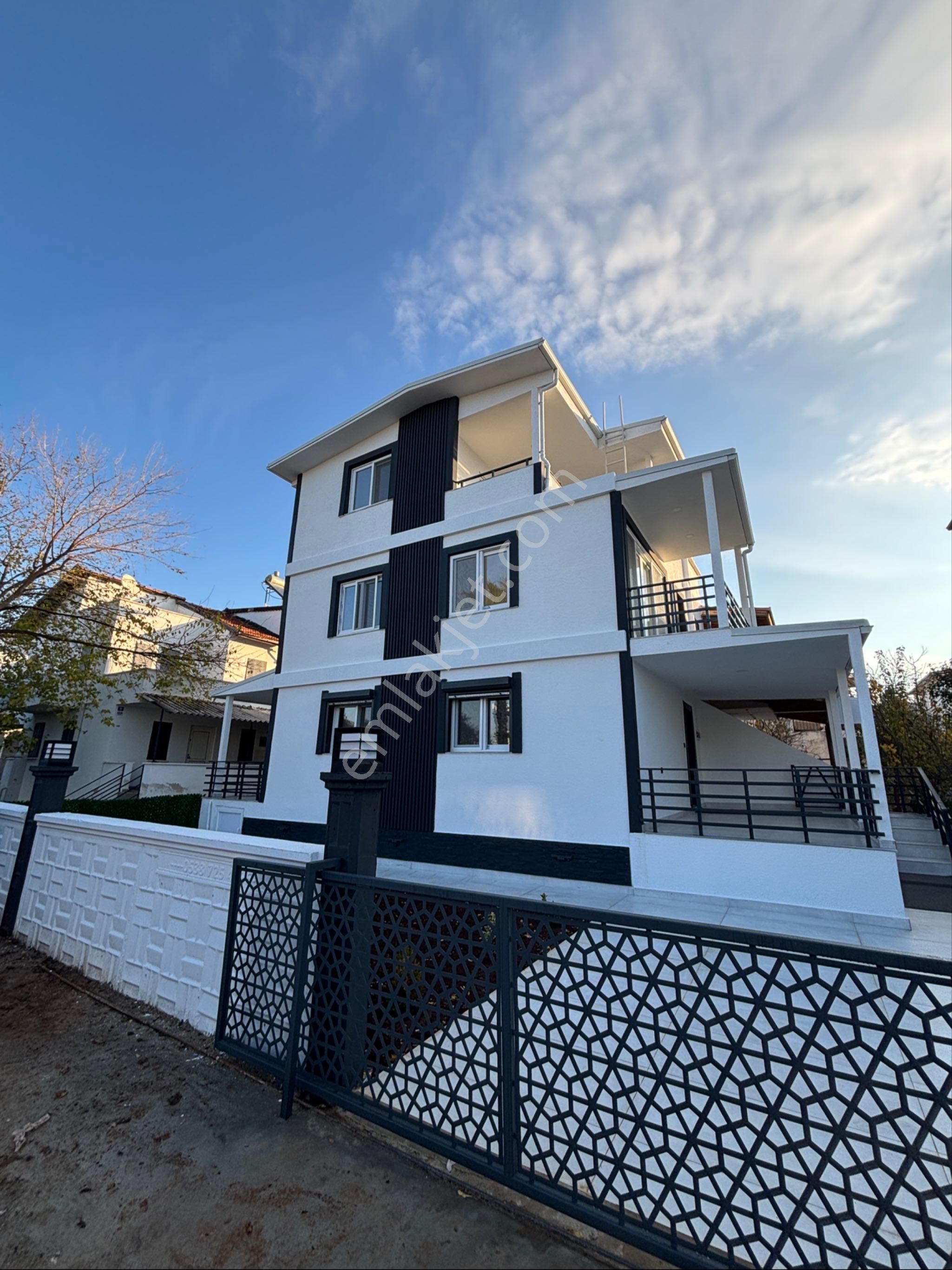 Didim’de Denize 1.5 Km | 4+1 Villa | Full Tadilat