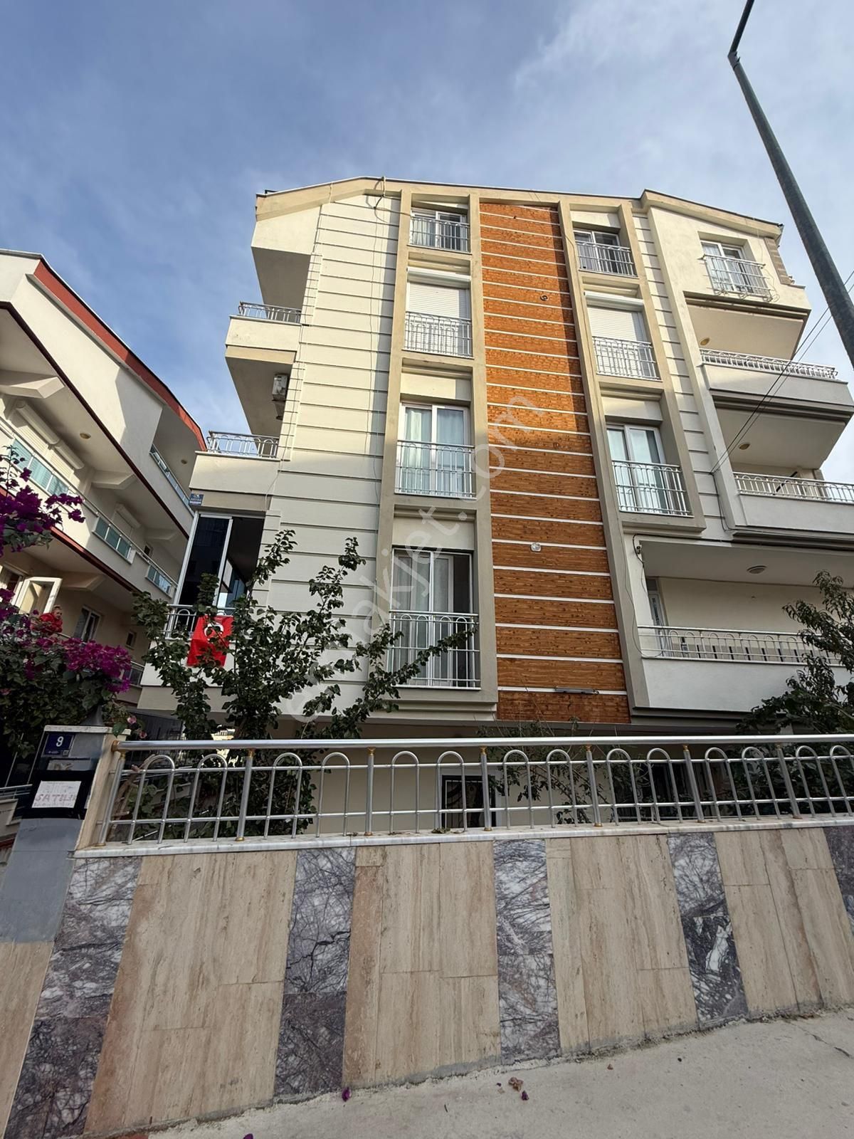 Didim Efeler Mah Satılık 2+1 Eşyalı 2+1 Bahçe Katı Daire