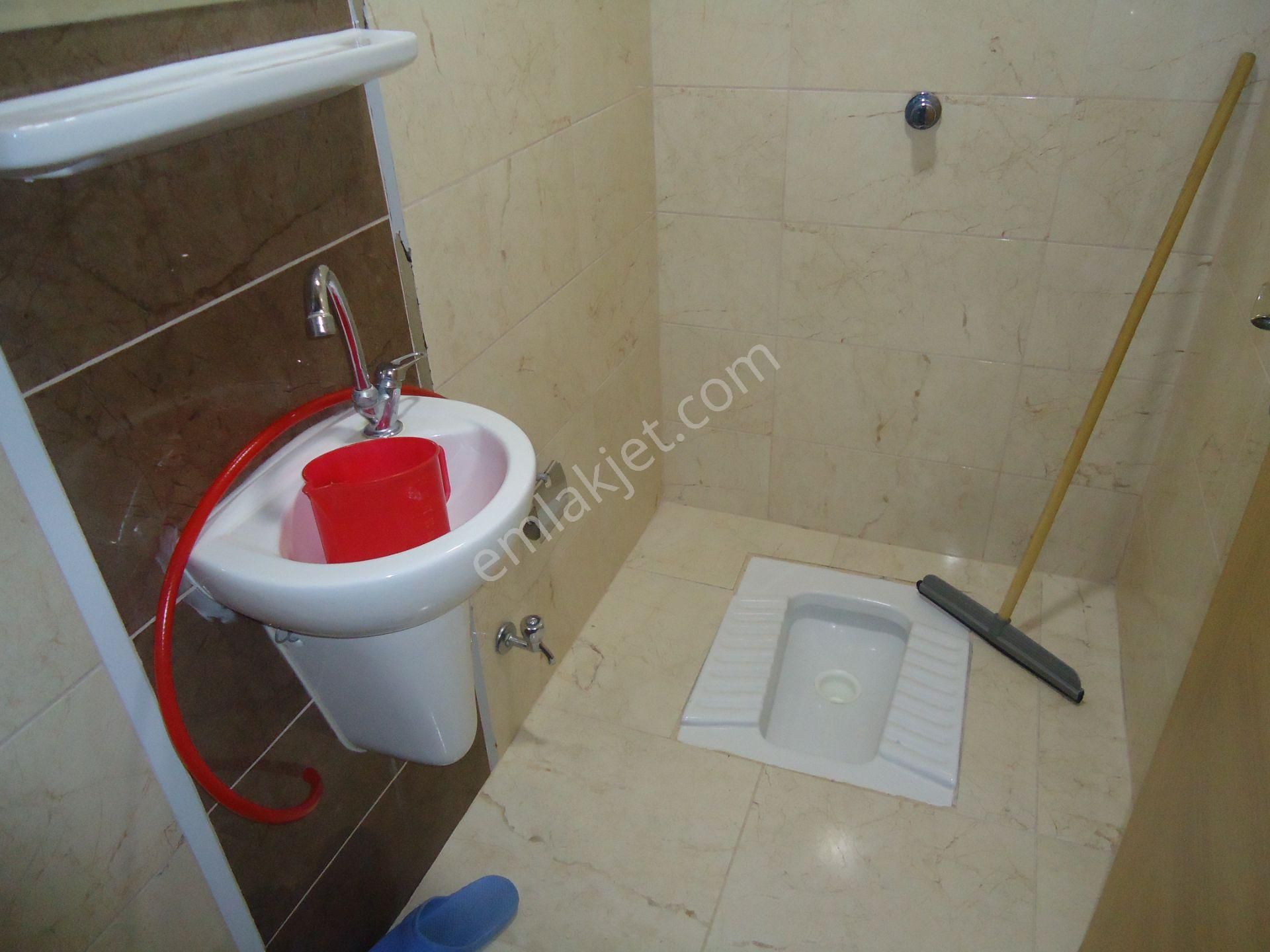 Krc'den Merkezi Konumda Eşyalı Kiralık 3+1 Daire - Görsel 20