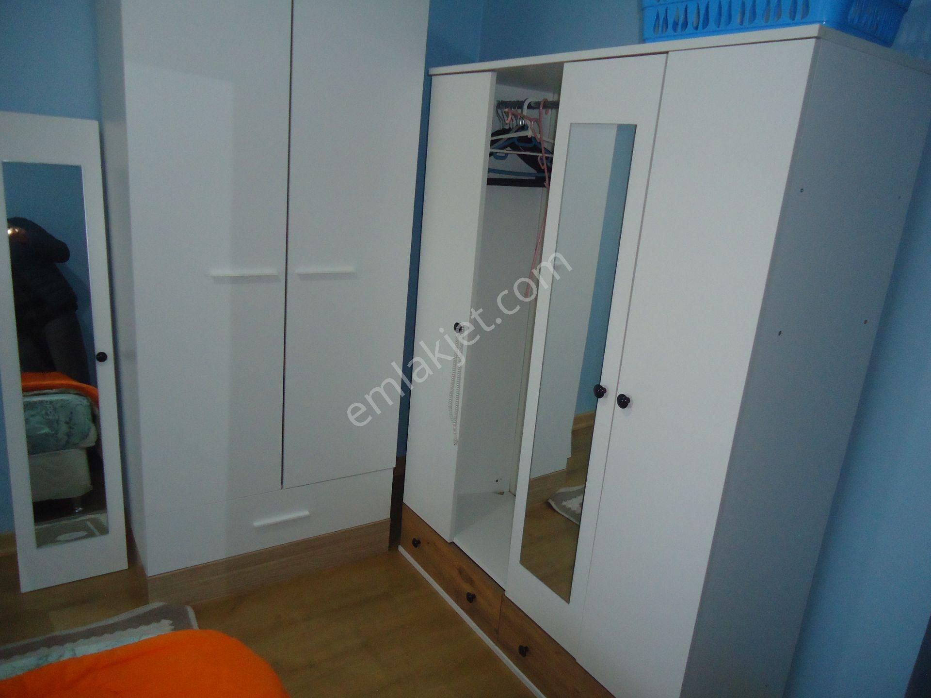 Krc'den Merkezi Konumda Eşyalı Kiralık 3+1 Daire - Görsel 17