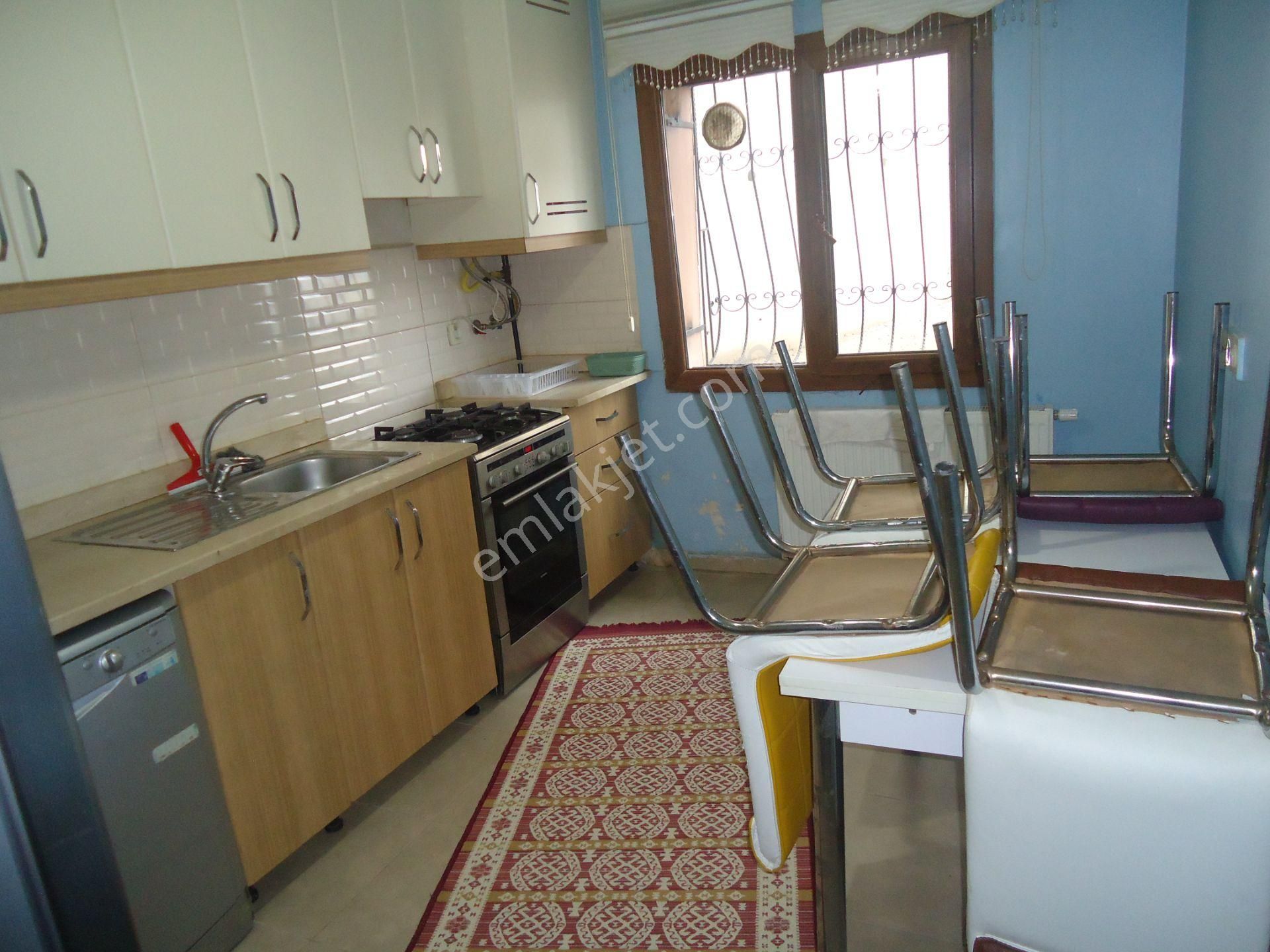 Krc'den Merkezi Konumda Eşyalı Kiralık 3+1 Daire