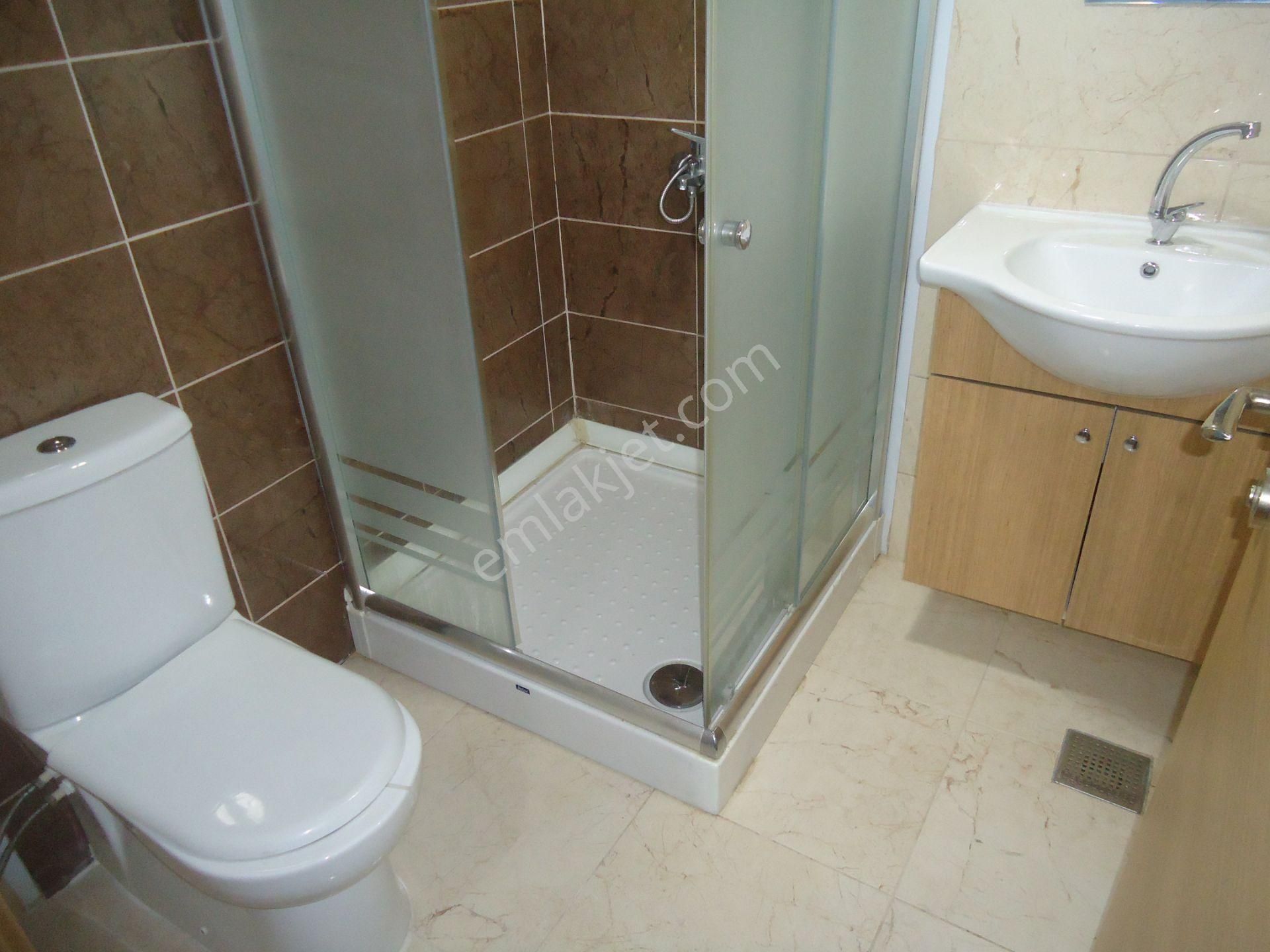 Krc'den Merkezi Konumda Eşyalı Kiralık 3+1 Daire - Görsel 18