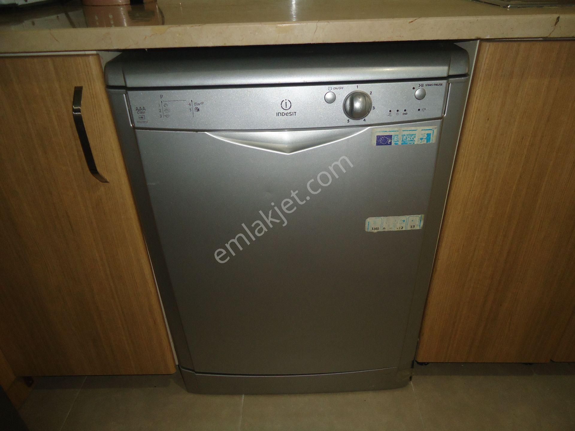 Krc'den Merkezi Konumda Eşyalı Kiralık 3+1 Daire - Görsel 13