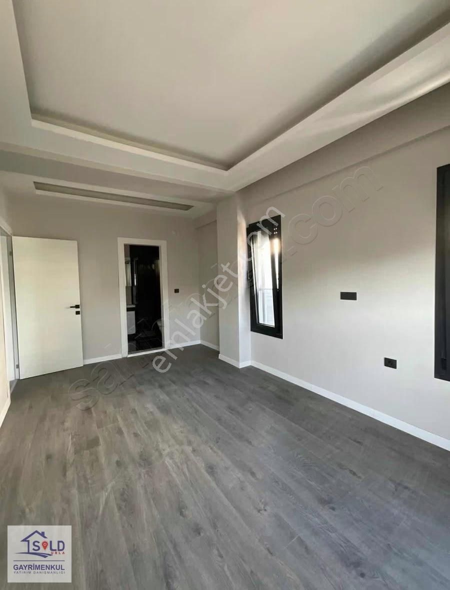 Urla Güvendik Mah Çeşmealtında Sıfır Denize Yakın Satılık Villa - Görsel 13