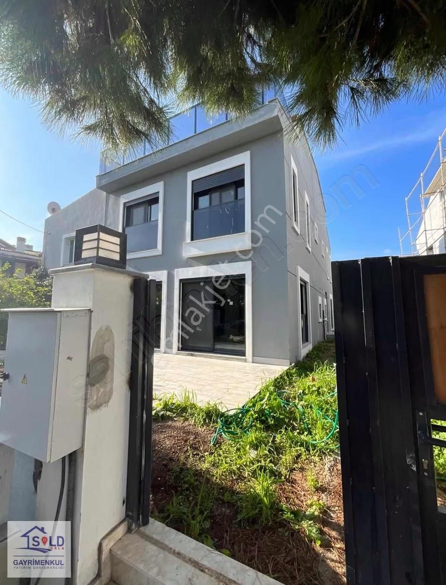 Urla Güvendik Mah Çeşmealtında Sıfır Denize Yakın Satılık Villa - Görsel 16