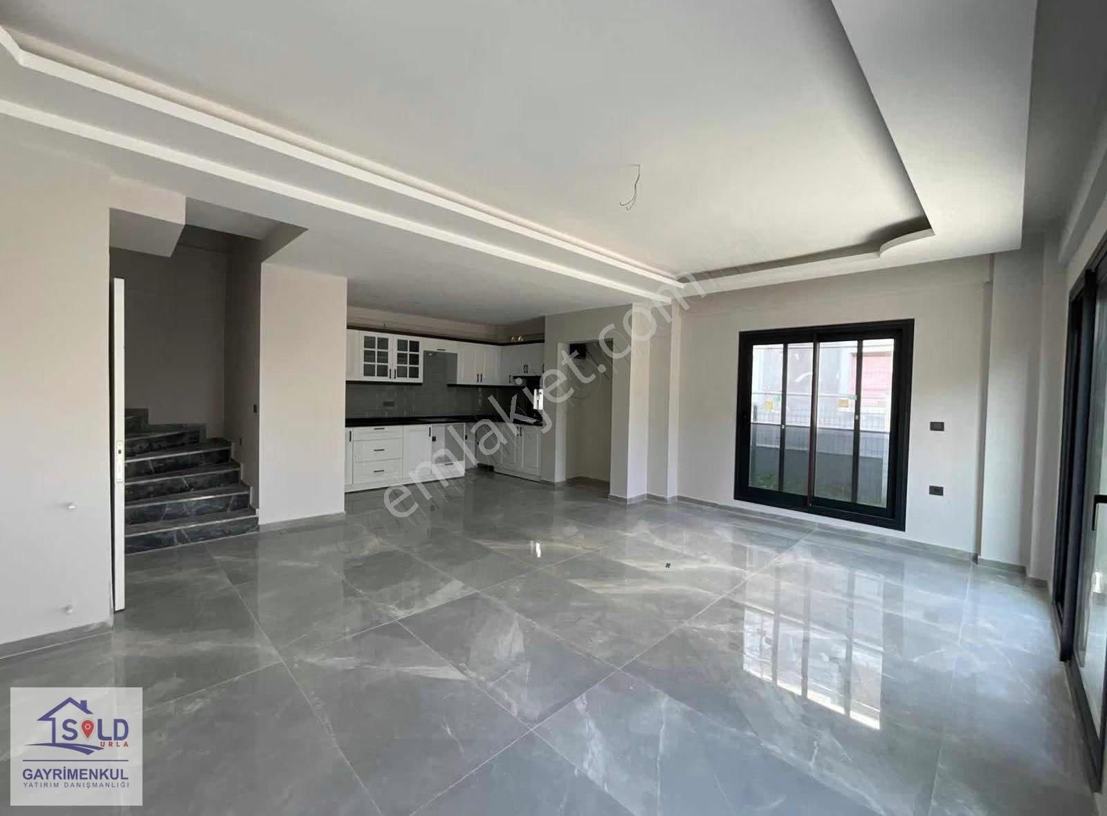 Urla Güvendik Mah Çeşmealtında Sıfır Denize Yakın Satılık Villa - Görsel 3