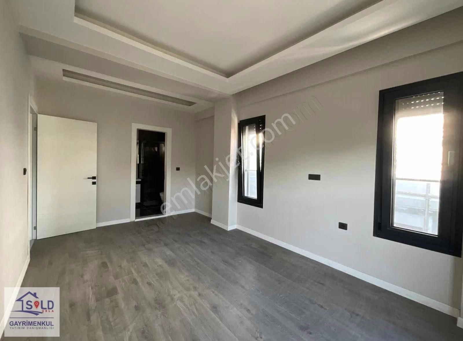 Urla Güvendik Mah Çeşmealtında Sıfır Denize Yakın Satılık Villa - Görsel 18