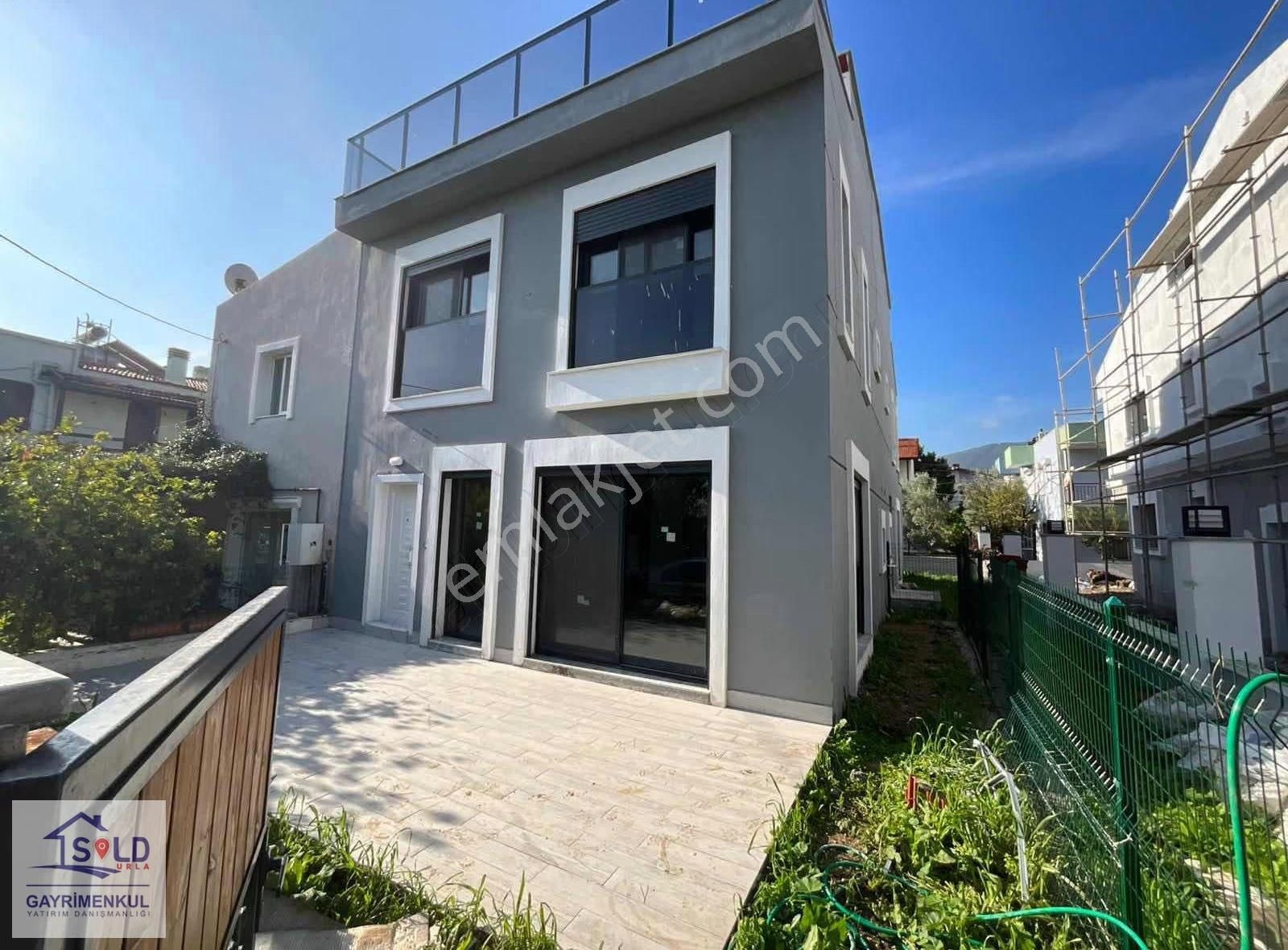 Urla Güvendik Mah Çeşmealtında Sıfır Denize Yakın Satılık Villa - Görsel 29