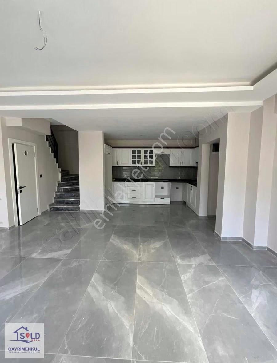 Urla Güvendik Mah Çeşmealtında Sıfır Denize Yakın Satılık Villa - Görsel 17