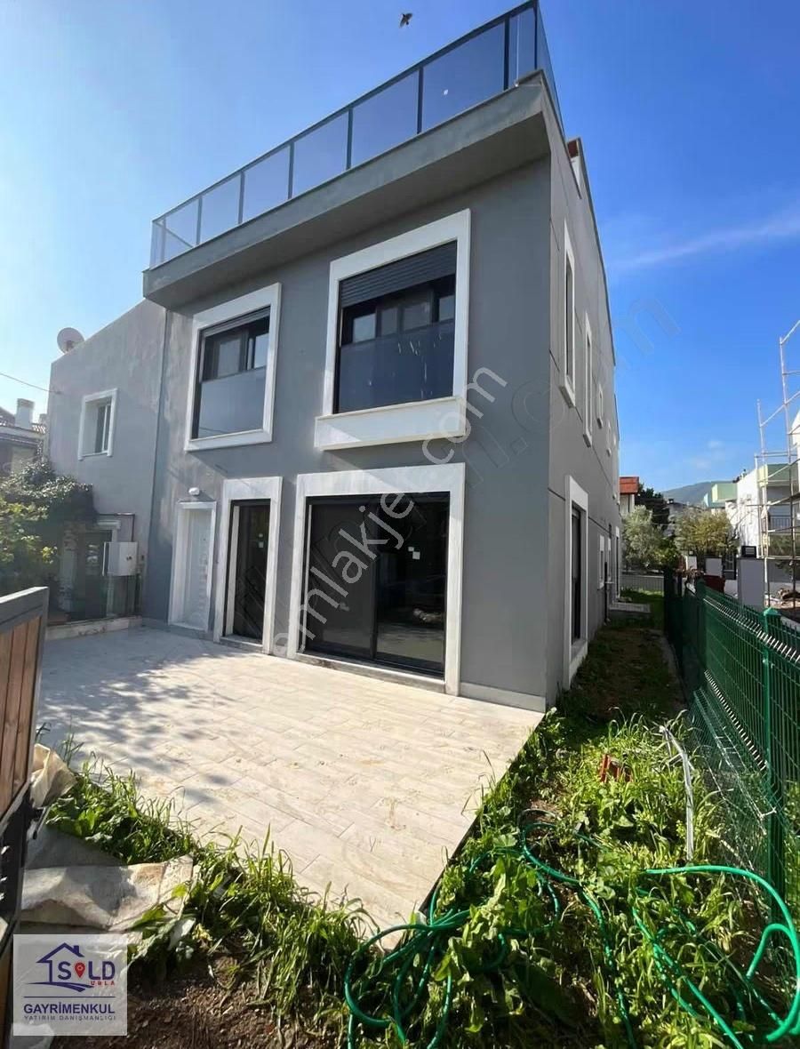 Urla Güvendik Mah Çeşmealtında Sıfır Denize Yakın Satılık Villa - Görsel 25